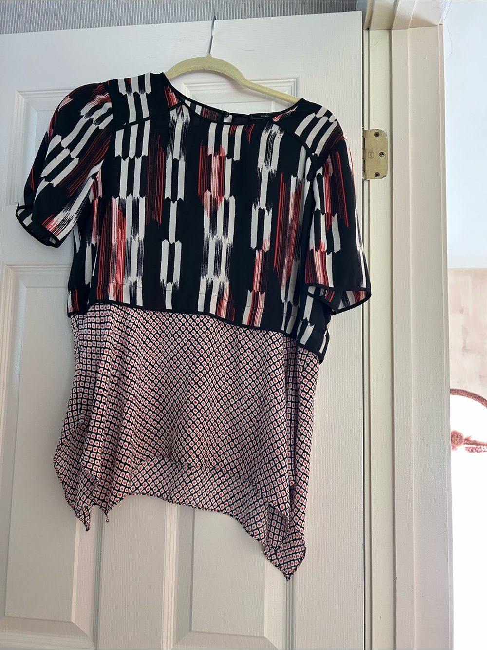 BCBGMaxAzria Black, White & Rose Short Sleeve Mixed-Print Blouse